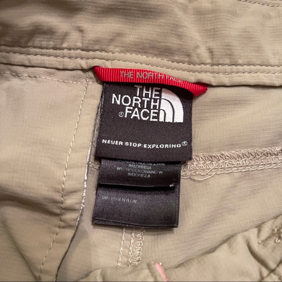 The North Face men’s small beige shorts - Picture 4 of 8